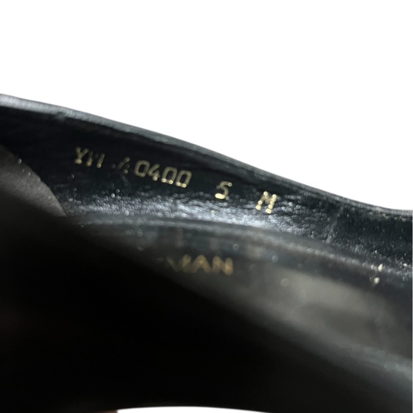 Stuart Weitzman Stanton 90 black leather heels with metallic gold bow accent - Picture 10 of 10